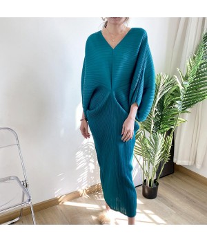 Plus size bat sleeve dress long pleated skirt loose v-neck irregular design evening dress women's clothing spot wholesale