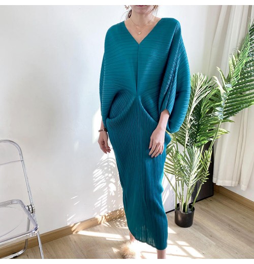 Plus size bat sleeve dress long pleated skirt loose v-neck irregular design evening dress women's clothing spot wholesale